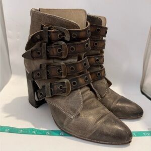 Freebird Jayden Gray & Brown Leather Buckle Ankle Boots sz 9